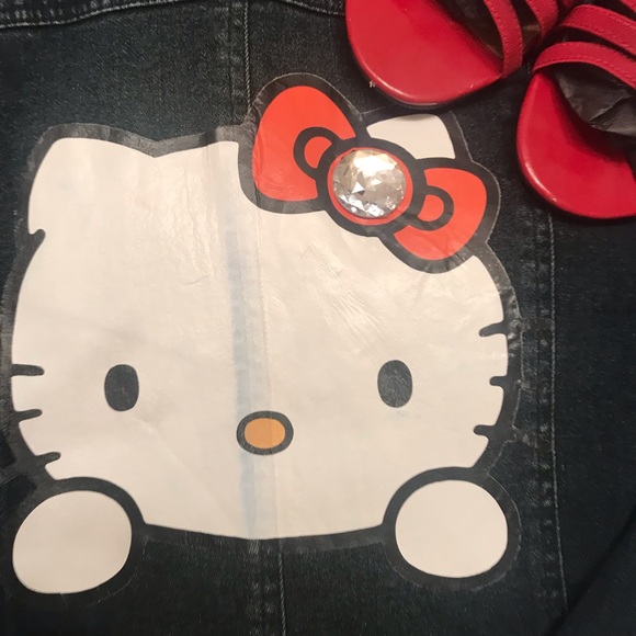 Adorable vintage y2k custom hello kitty jean jacket 🍒❤️ - Picture 10 of 13